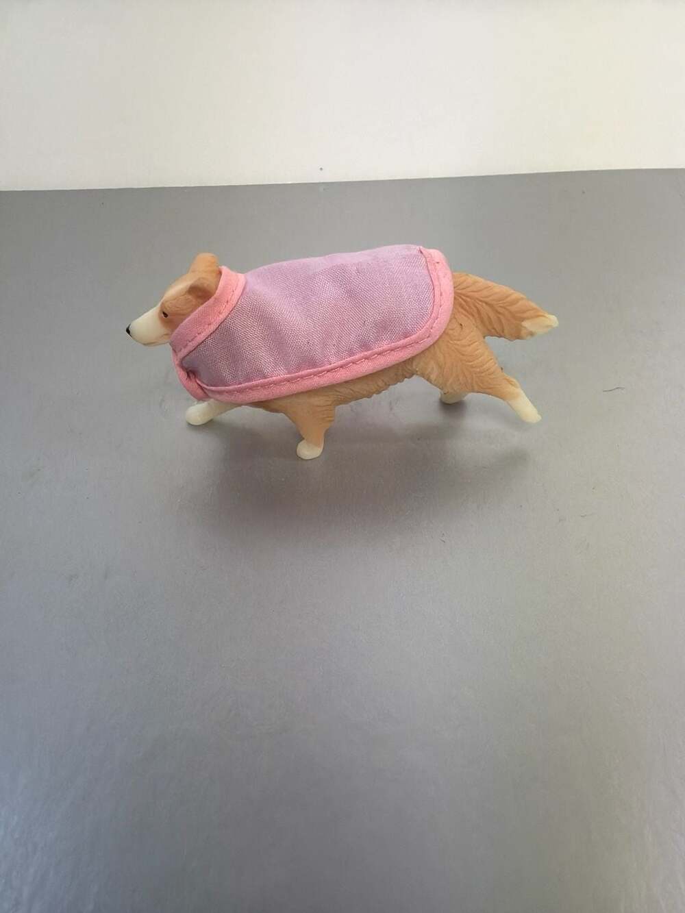 Breyer Classics Shetland Sheepdog Dog with Pink Blanket